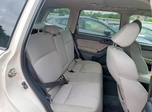 JF2SJADCXGH427442 2016 SUBARU FORESTER White Widok wnętrza z tyłu