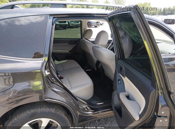 JF2SJADCXJH468211 2018 SUBARU FORESTER Gray Vista de la etiqueta del VIN