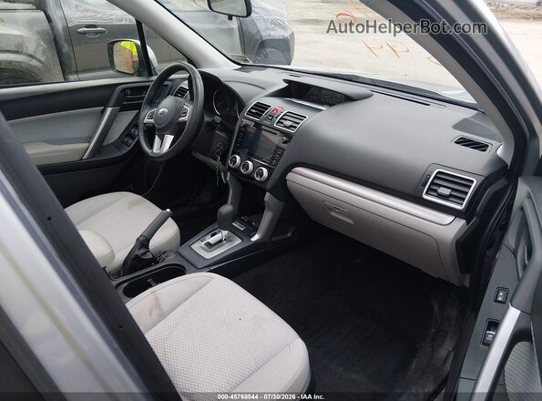 JF2SJAEC0HH500608 2017 SUBARU FORESTER Серебряный Вид салона спереди