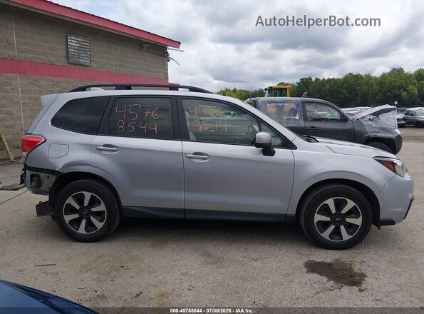 JF2SJAEC0HH500608 2017 SUBARU FORESTER Серебряный Вид задней части салона