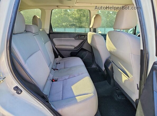 JF2SJAEC0JH509444 2018 SUBARU FORESTER White Вид задньої частини салону