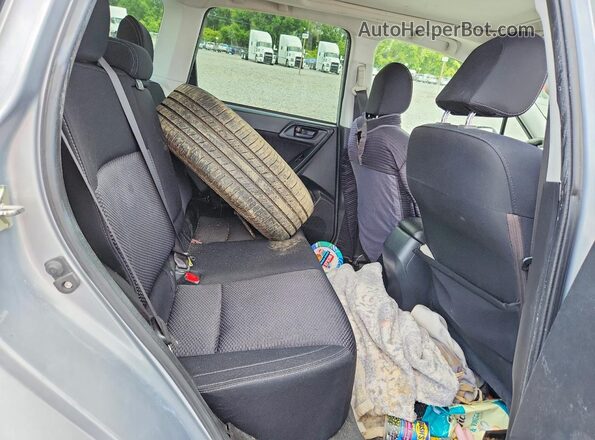 JF2SJAEC3HH451954 2017 SUBARU FORESTER Silver Vista interior trasera