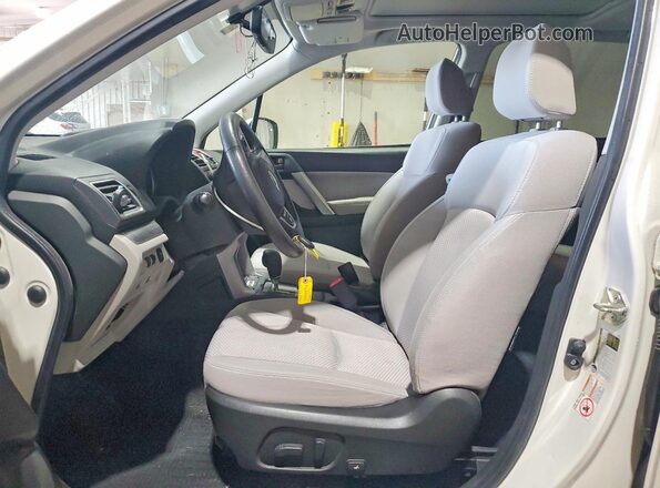 JF2SJAEC3HH535689 2017 SUBARU FORESTER White Vista interior delantera