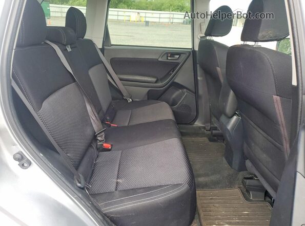 JF2SJAEC3JH535780 2018 SUBARU FORESTER Silver Rear interior view