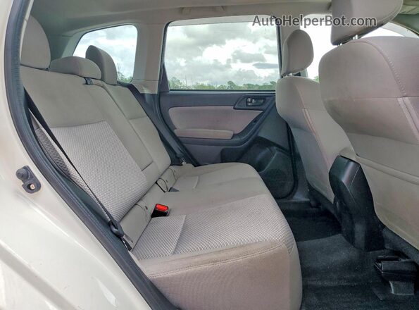 JF2SJAEC4HH451235 2017 SUBARU FORESTER White Widok wnętrza z tyłu