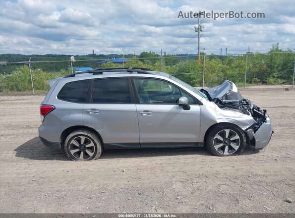 JF2SJAEC4HH802094 2017 SUBARU FORESTER Серебряный Вид задней части салона
