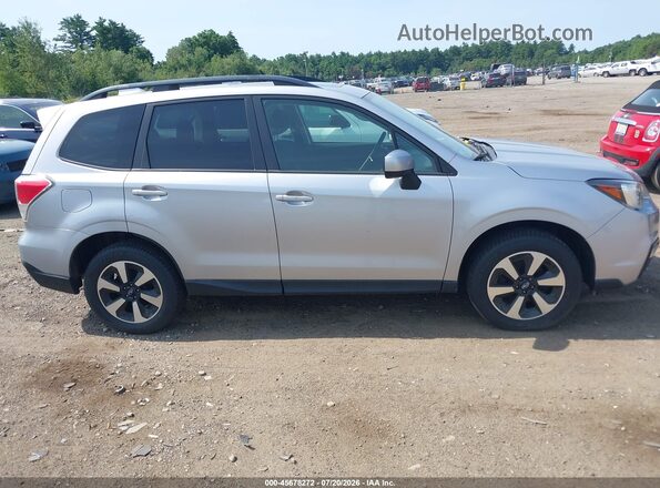 JF2SJAEC4JG552450 2018 SUBARU FORESTER Silver Rear interior view
