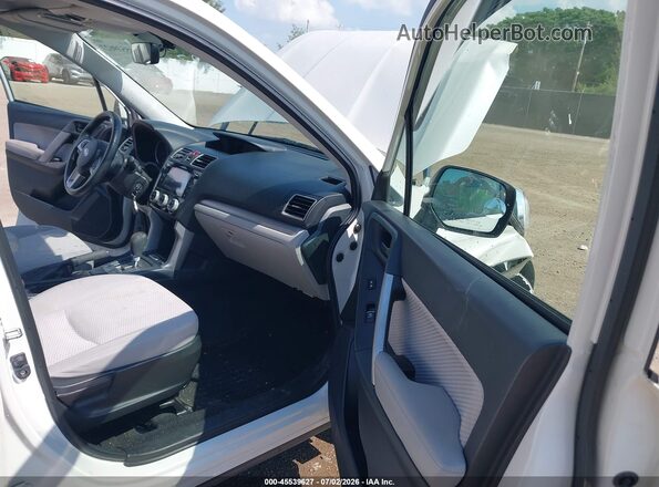 JF2SJAEC5HH555524 2017 SUBARU FORESTER White წინა სალონის ხედი