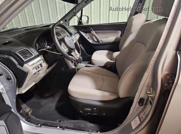 JF2SJAEC5HH567821 2017 SUBARU FORESTER Silver Front interior view