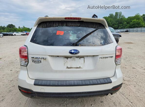 JF2SJAEC6JH570782 2018 SUBARU FORESTER White Rear view