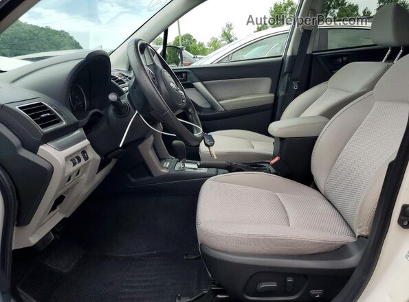 JF2SJAEC7HH416544 2017 SUBARU FORESTER White Front interior view