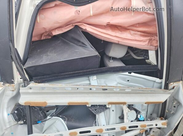 JF2SJAEC8HH404855 2017 SUBARU FORESTER White Սալոնի հետևի տեսք