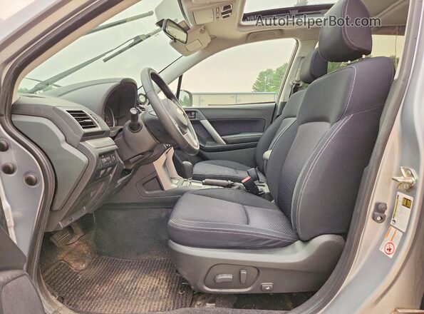 JF2SJAEC8HH455675 2017 SUBARU FORESTER Silver Widok wnętrza z przodu