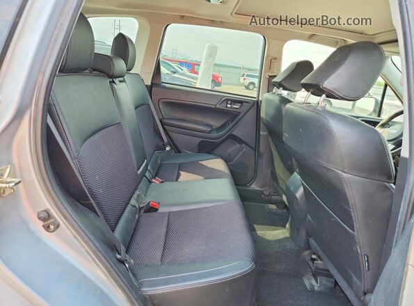 JF2SJAECXJH488263 2018 SUBARU FORESTER Серебряный Вид задней части салона