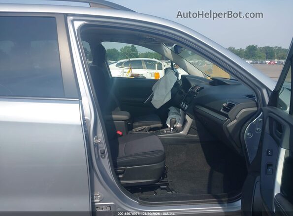 JF2SJAFC4GH498312 2016 SUBARU FORESTER Silver Front interior view