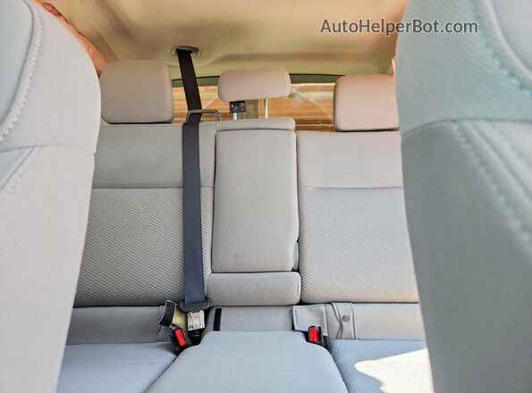 JF2SJAFC9GH470649 2016 SUBARU FORESTER White Widok tylnych siedzeń