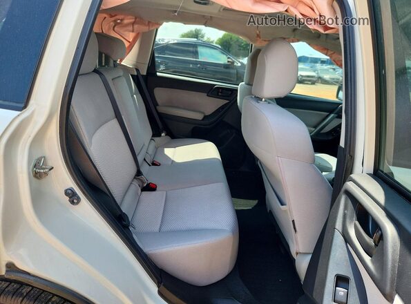 JF2SJAFC9GH470649 2016 SUBARU FORESTER White Widok wnętrza z tyłu