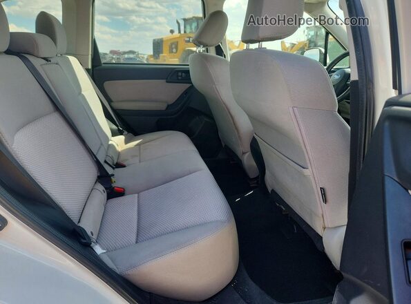 JF2SJAFC9GH536889 2016 SUBARU FORESTER White უკანა სალონის ხედი