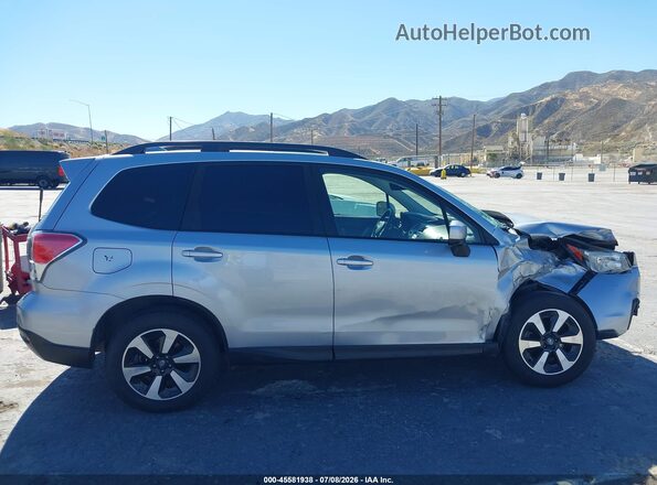 JF2SJAGC2HH494050 2017 SUBARU FORESTER Silver Rear interior view