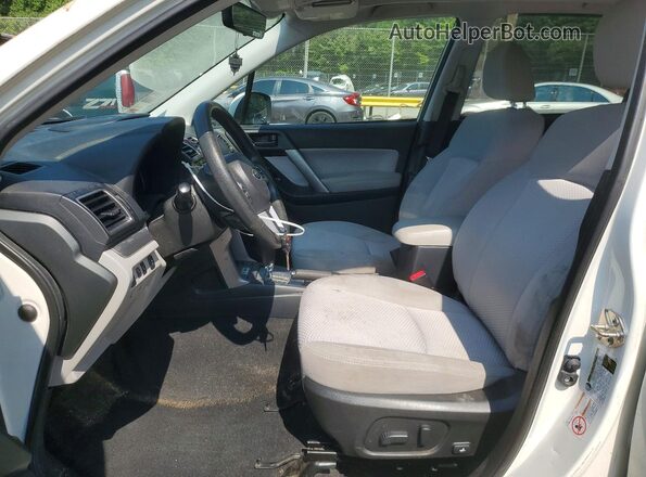 JF2SJAGC2HH529329 2017 SUBARU FORESTER White Вид салону спереду