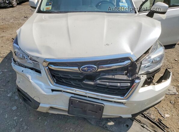 JF2SJAGC2HH529329 2017 SUBARU FORESTER White Вид підкапотного простору