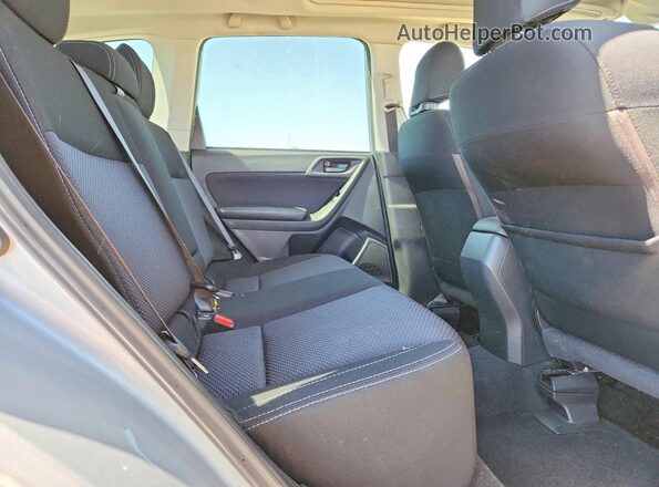 JF2SJAGC2JH534892 2018 SUBARU FORESTER Silver უკანა სალონის ხედი