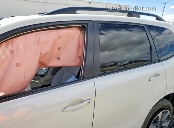 JF2SJAGC4JH515003 2018 SUBARU FORESTER White Вид задніх сидінь