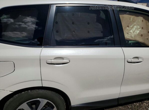 JF2SJAGC4JH515003 2018 SUBARU FORESTER White Вид задньої частини салону