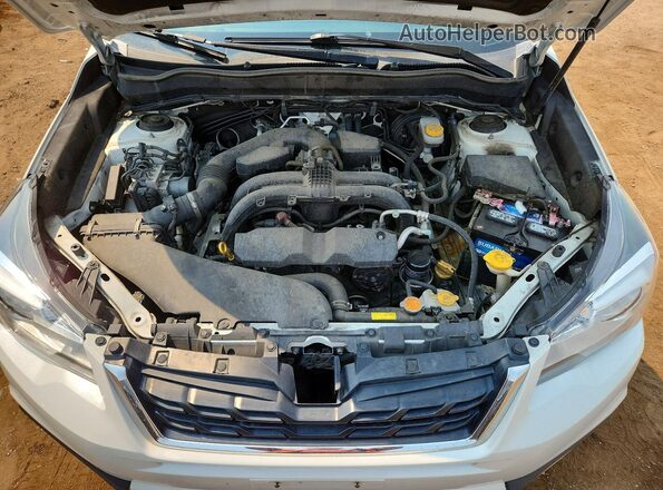 JF2SJAGC5HH579724 2017 SUBARU FORESTER White Vista del compartimento del motor
