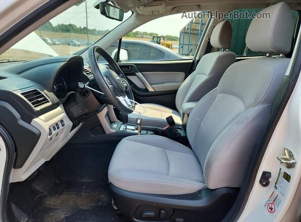 JF2SJAGC5HH579724 2017 SUBARU FORESTER White Vista interior delantera