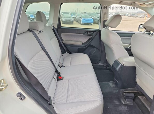 JF2SJAGC6JH477256 2018 SUBARU FORESTER Белый Вид задней части салона