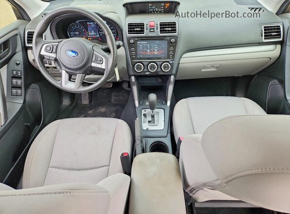 JF2SJAGC6JH477256 2018 SUBARU FORESTER Белый Вид панели приборов
