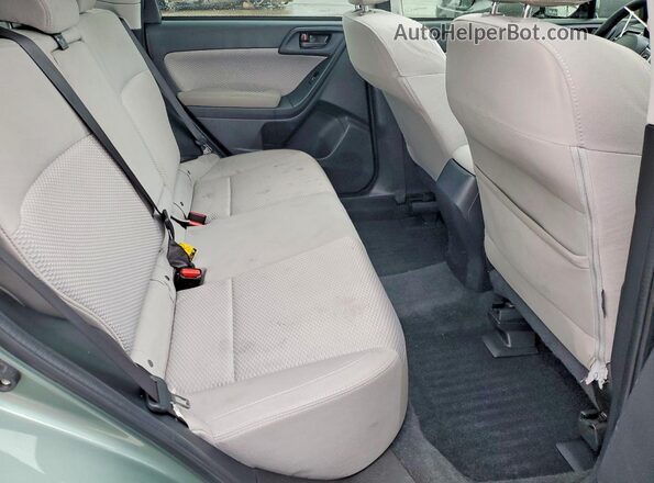 JF2SJAGC6JH480366 2018 SUBARU FORESTER Green Vista interior trasera