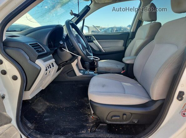 JF2SJAGC9HH579130 2017 SUBARU FORESTER Белый Вид салона спереди