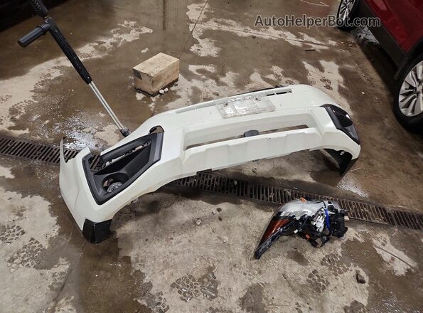 JF2SJAGCXJH486932 2018 SUBARU FORESTER White Вид підкапотного простору