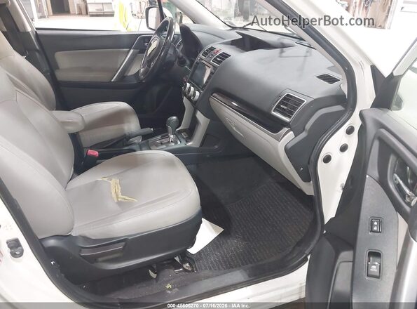 JF2SJAJC0JH550047 2018 SUBARU FORESTER White Front interior view