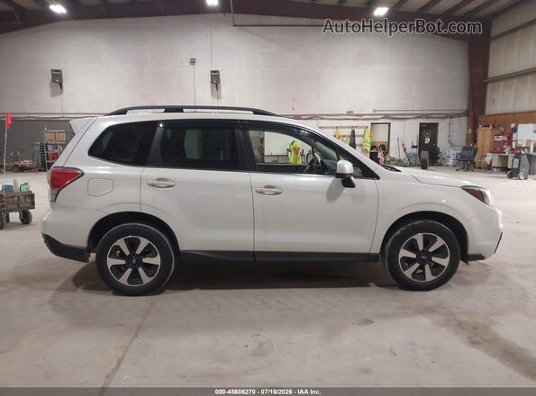 JF2SJAJC0JH550047 2018 SUBARU FORESTER White Rear interior view