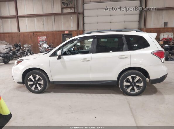 JF2SJAJC0JH550047 2018 SUBARU FORESTER White 360 interior view