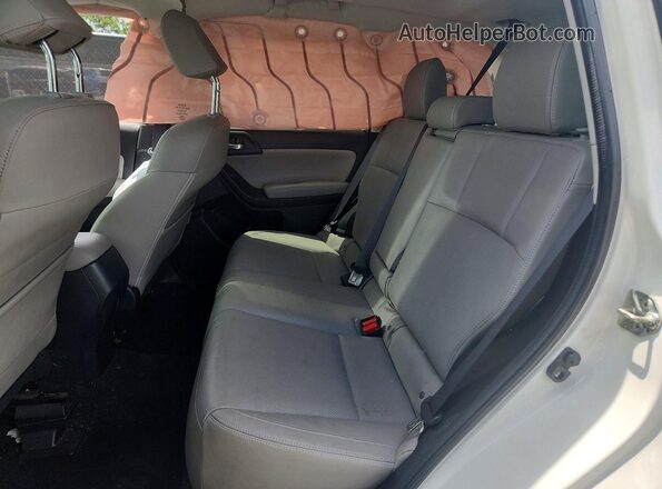 JF2SJAJC1JH585454 2018 SUBARU FORESTER White Սալոնի հետևի տեսք