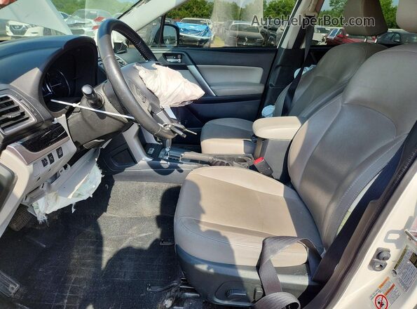 JF2SJAJC4HH405927 2017 SUBARU FORESTER White Front interior view