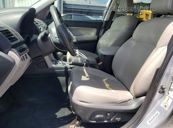 JF2SJAJC4HH465707 2017 SUBARU FORESTER Silver Front interior view