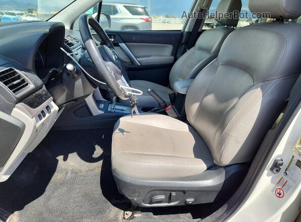 JF2SJAJC4HH530121 2017 SUBARU FORESTER White Սալոնի դիմացի տեսք