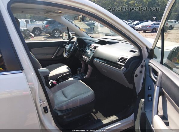 JF2SJAJC4HH548618 2017 SUBARU FORESTER White Vista interior delantera