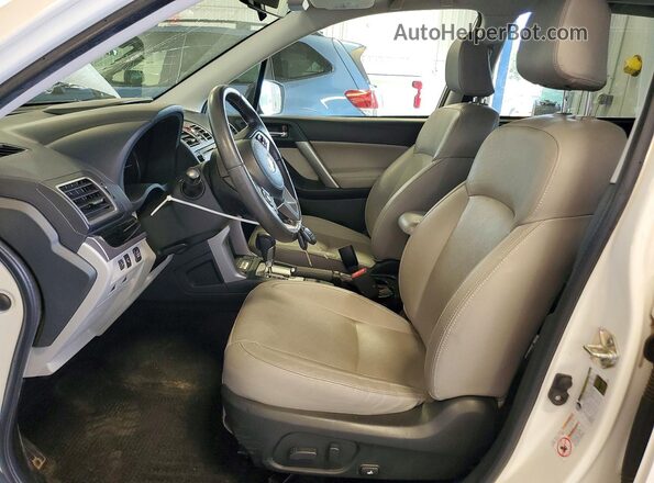 JF2SJAJC7HH527679 2017 SUBARU FORESTER White Вид салону спереду
