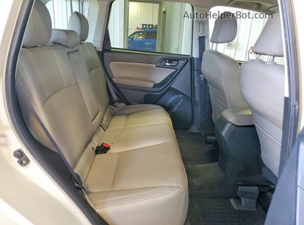 JF2SJAJC7HH527679 2017 SUBARU FORESTER White Вид задньої частини салону