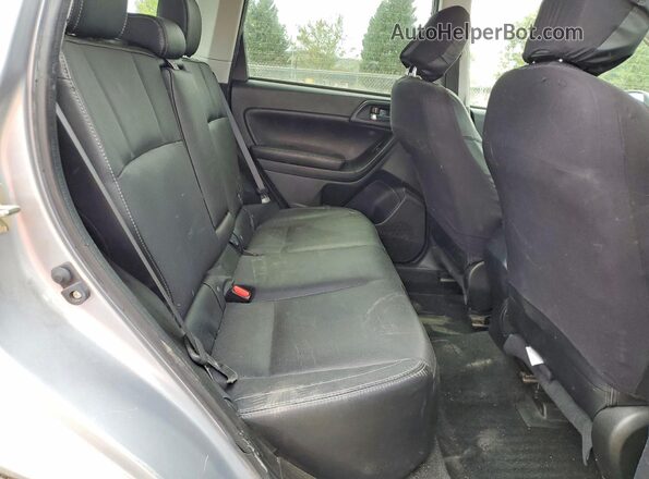 JF2SJAJC8HH527593 2017 SUBARU FORESTER Silver Vista interior trasera