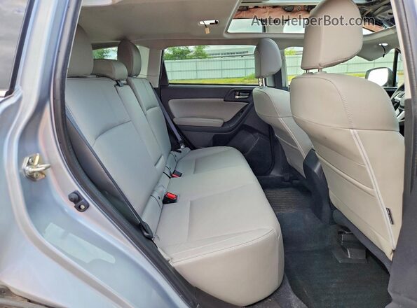JF2SJAJCXJH478807 2018 SUBARU FORESTER Silver Rear interior view