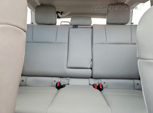 JF2SJAJCXJH478807 2018 SUBARU FORESTER Silver Rear seats view