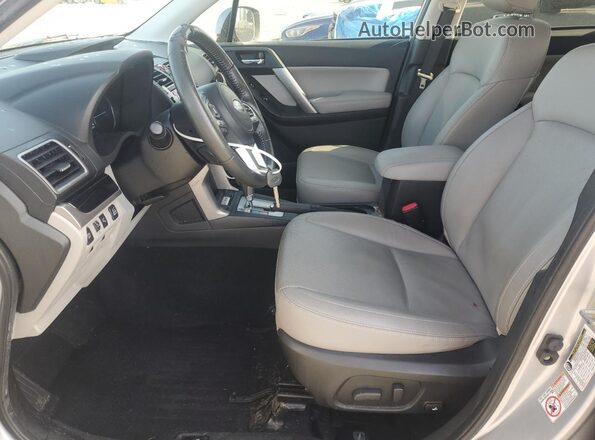 JF2SJARC0HH537572 2017 SUBARU FORESTER Silver Front interior view