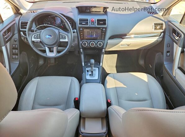JF2SJARC0HH574606 2017 SUBARU FORESTER Красный Вид панели приборов